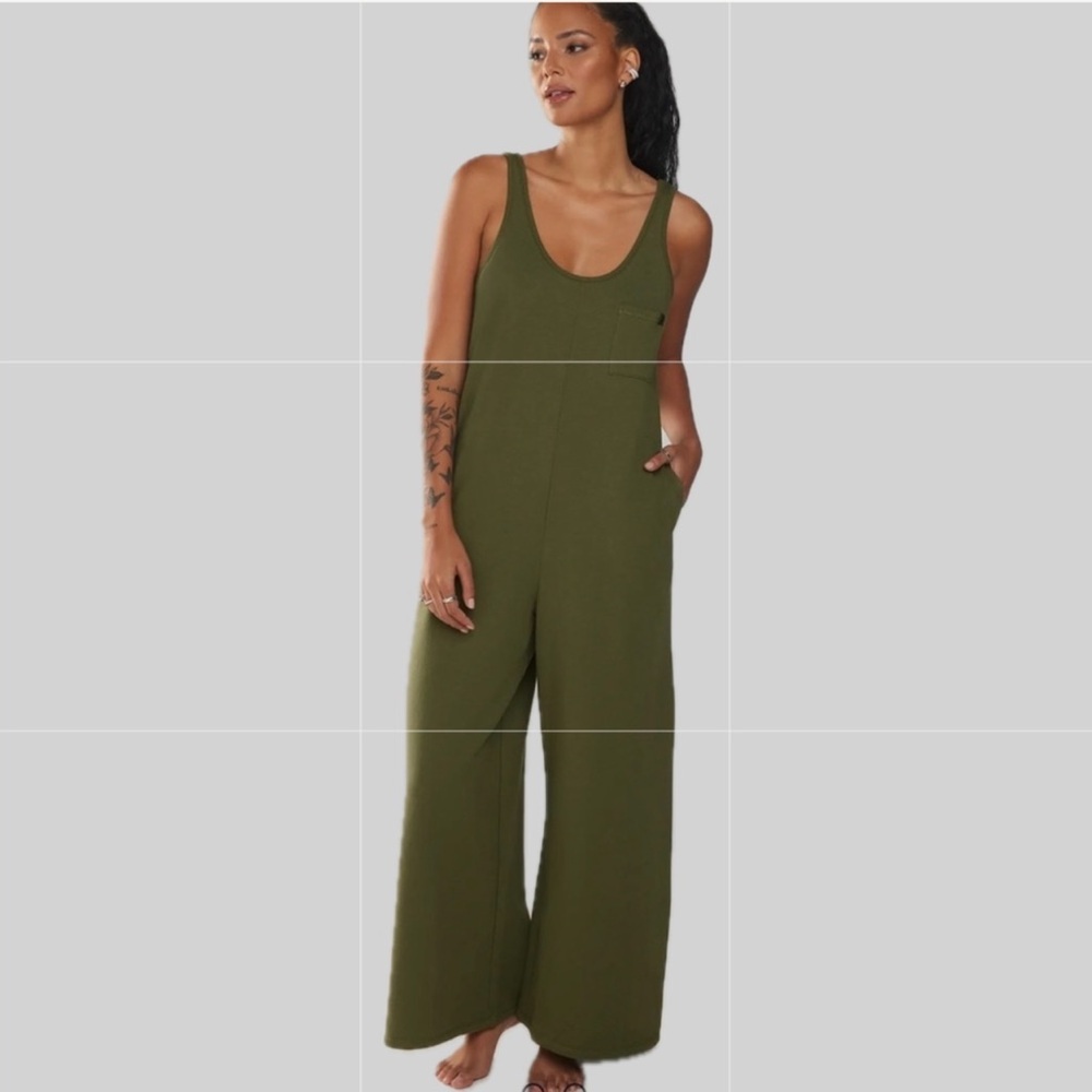 NWOT Savage X Fenty Womens Xssential Relaxed Jumpsuit Size L Olive Green R$90